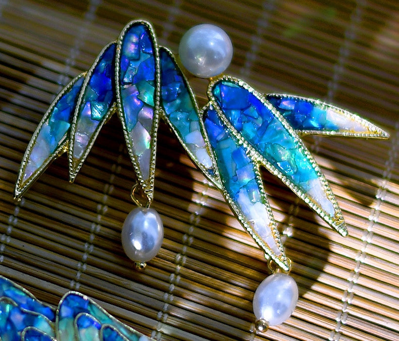 Mother-of-pearl inlay handicrafts of intangible cultural heritage.