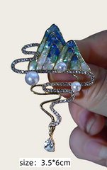 Mother-of-pearl inlay handicrafts of intangible cultural heritage.